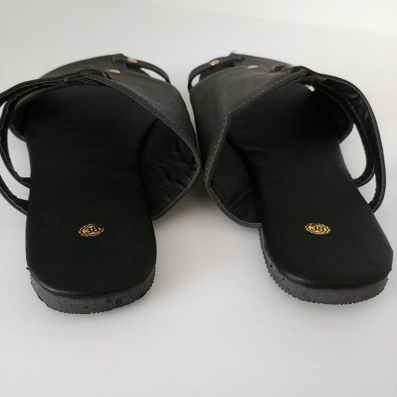 Gray Artsy Open Toe Sandals - Picture 3 of 5